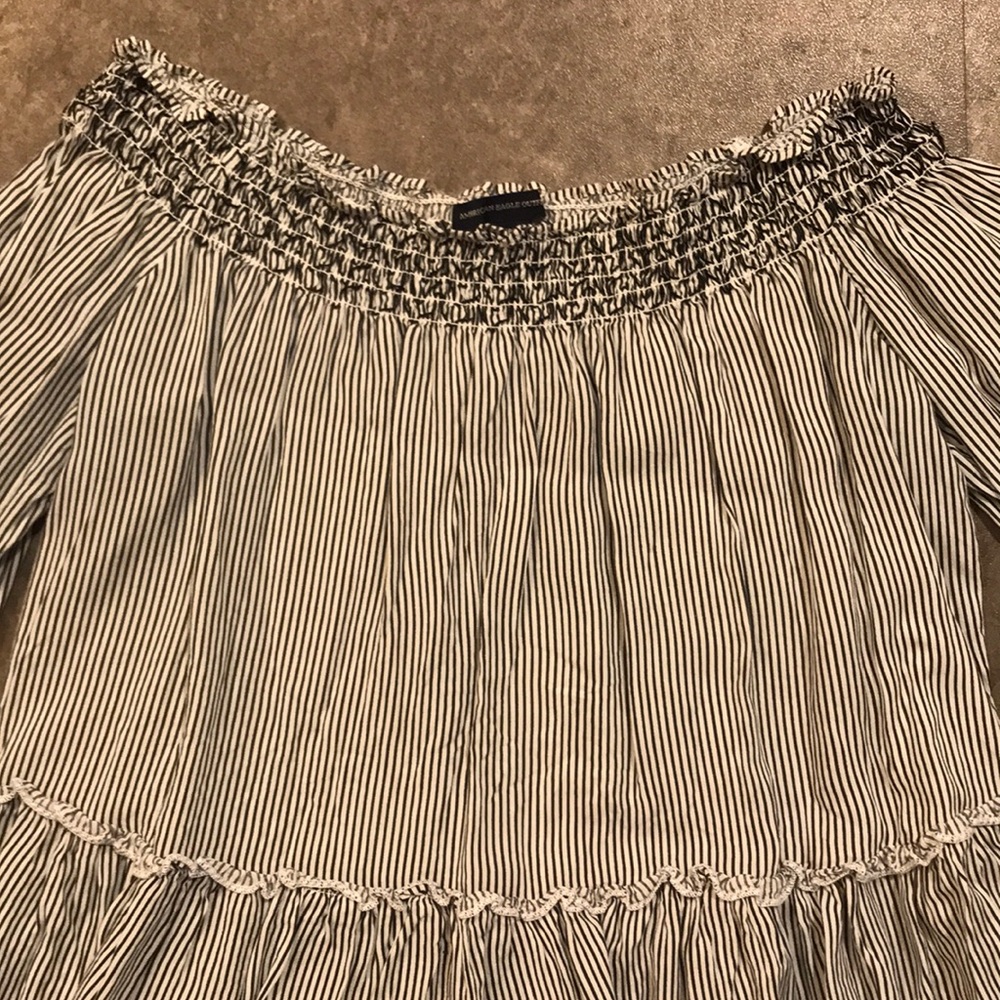 AMERICAN EAGLE 🦅 Off the Shoulder Top - Picture 3 of 5
